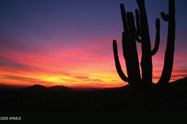 10651 E FERNWOOD Lane, Scottsdale, AZ 85262