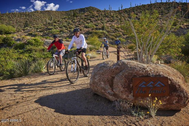 10651 E FERNWOOD Lane, Scottsdale, AZ 85262