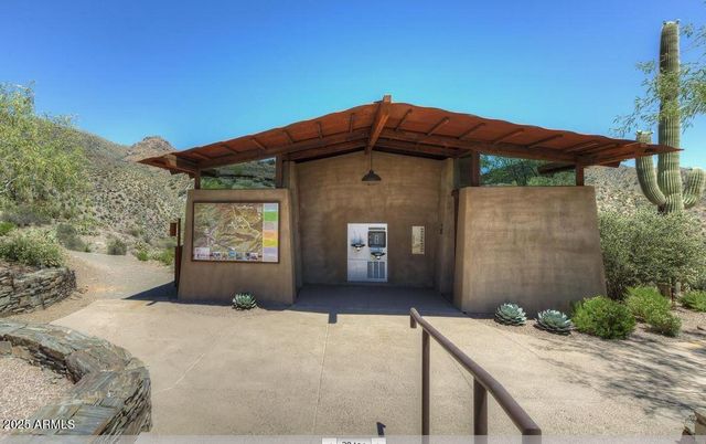 10651 E FERNWOOD Lane, Scottsdale, AZ 85262