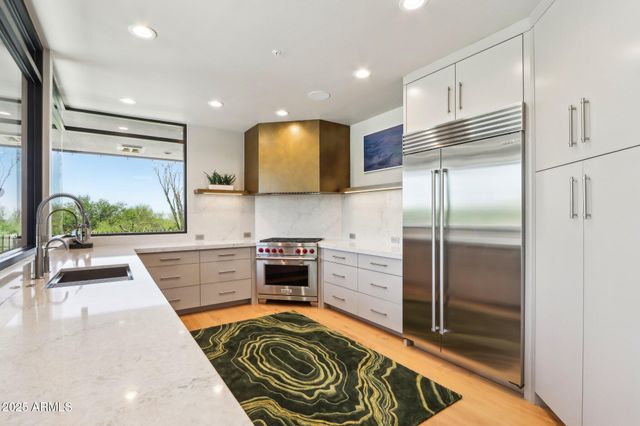 10651 E FERNWOOD Lane, Scottsdale, AZ 85262