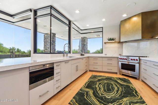 10651 E FERNWOOD Lane, Scottsdale, AZ 85262