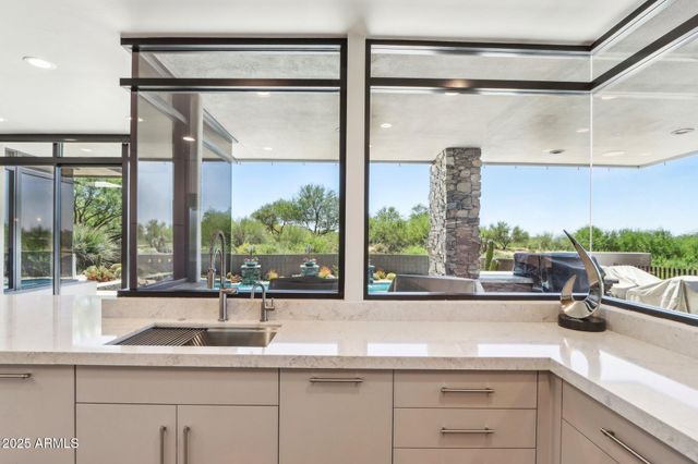 10651 E FERNWOOD Lane, Scottsdale, AZ 85262