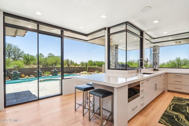 10651 E FERNWOOD Lane, Scottsdale, AZ 85262