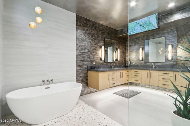 10651 E FERNWOOD Lane, Scottsdale, AZ 85262