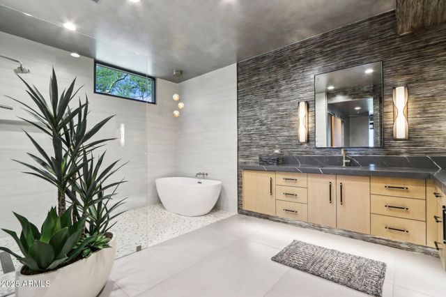 10651 E FERNWOOD Lane, Scottsdale, AZ 85262