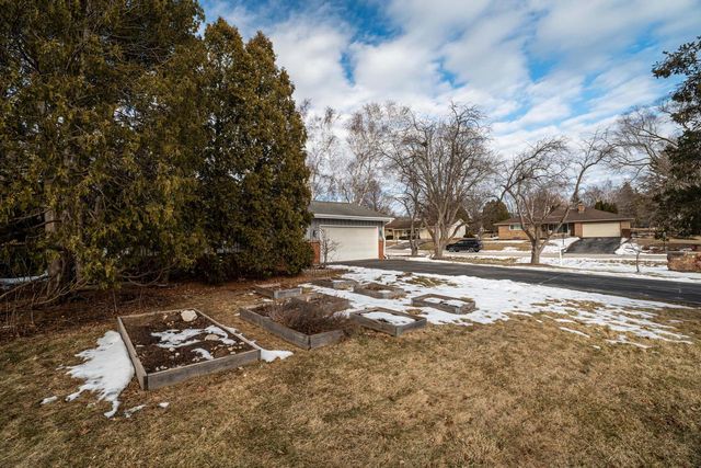 301 Madero DRIVE, Thiensville, WI 53092