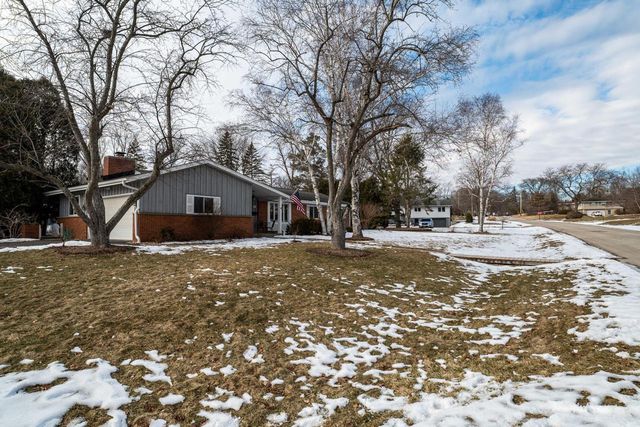 301 Madero DRIVE, Thiensville, WI 53092