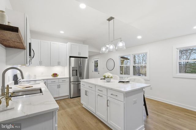 166 GRAYWOLF TRL, Winchester, VA 22602