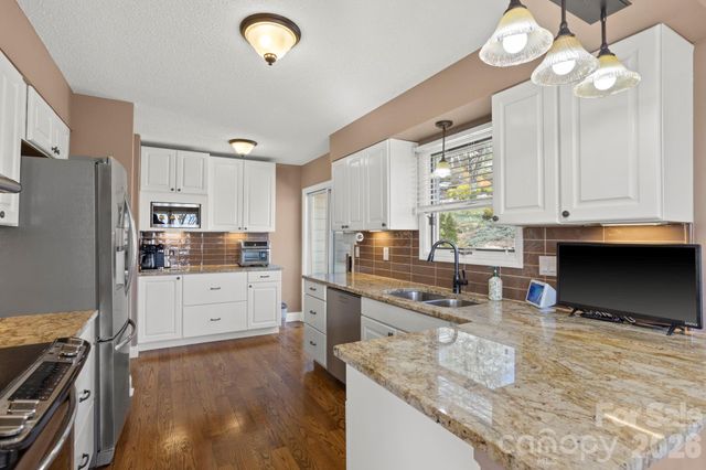 210 Claymoor Court, Flat Rock, NC 28731