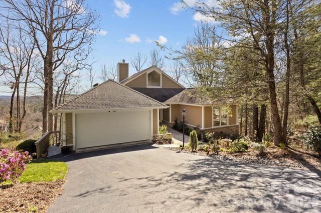 210 Claymoor Court, Flat Rock, NC 28731