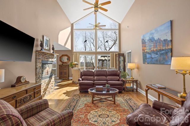 210 Claymoor Court, Flat Rock, NC 28731