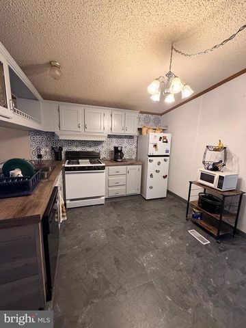 106 DUSK DR, Nottingham, PA 19362