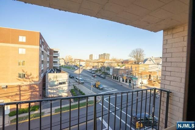 233 12th Street 3D, Palisades Park, NJ 07650