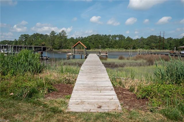 1905 Lancing Crest LN, Chesapeake, VA 23323