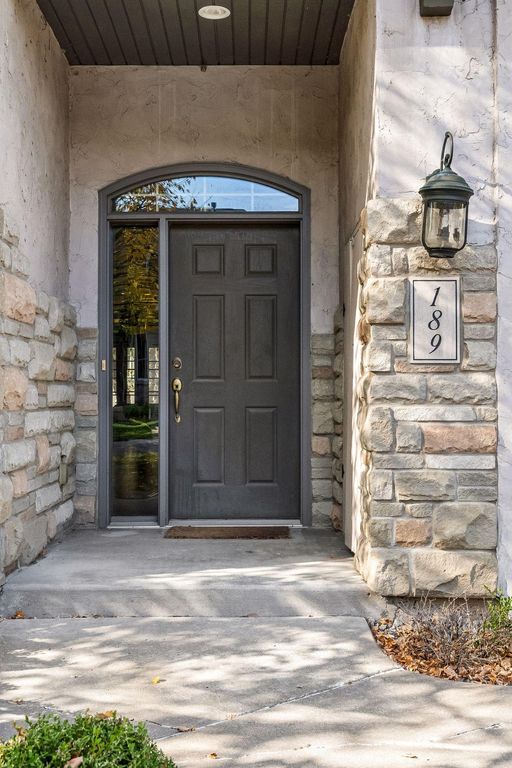 189 Stonebridge Court, Mendota Heights, MN 55118 — photo 4