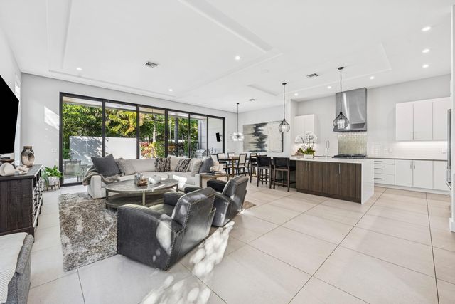 820 NE 7th Avenue, Delray Beach, FL 33483