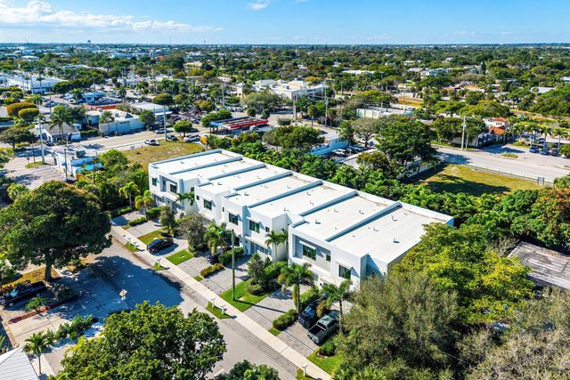 820 NE 7th Avenue, Delray Beach, FL 33483