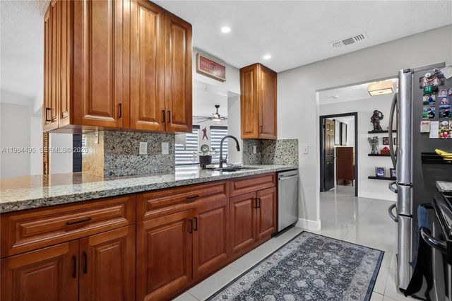 9401 NW 81st Ct, Tamarac, FL 33321