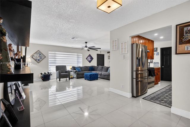 9401 NW 81st Ct, Tamarac, FL 33321