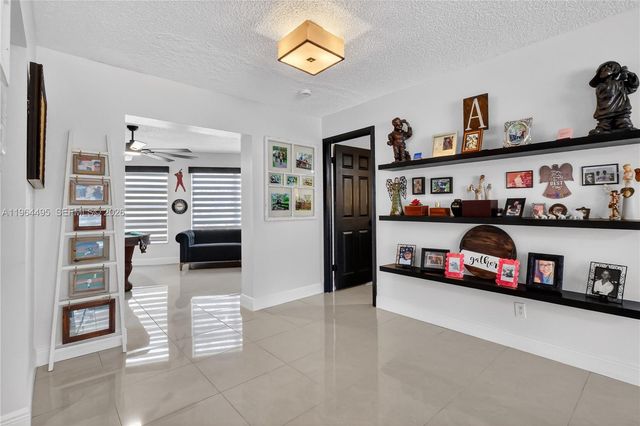 9401 NW 81st Ct, Tamarac, FL 33321