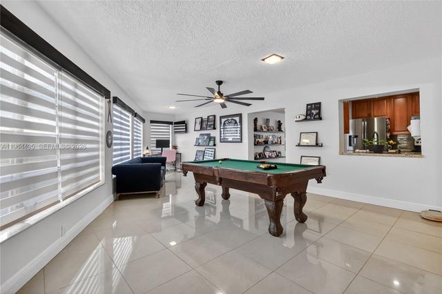 9401 NW 81st Ct, Tamarac, FL 33321