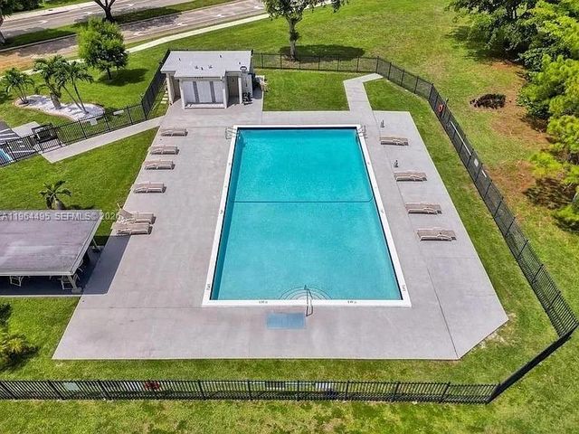 9401 NW 81st Ct, Tamarac, FL 33321