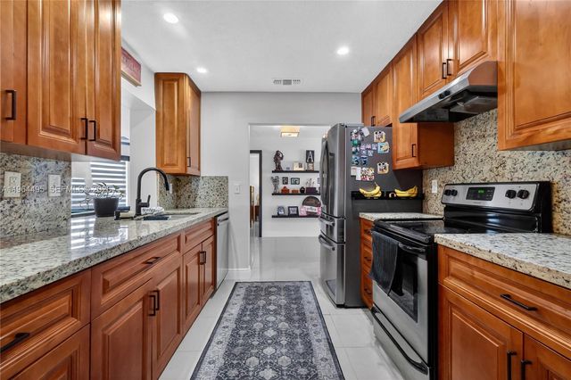 9401 NW 81st Ct, Tamarac, FL 33321