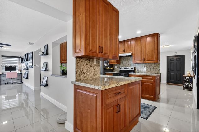 9401 NW 81st Ct, Tamarac, FL 33321