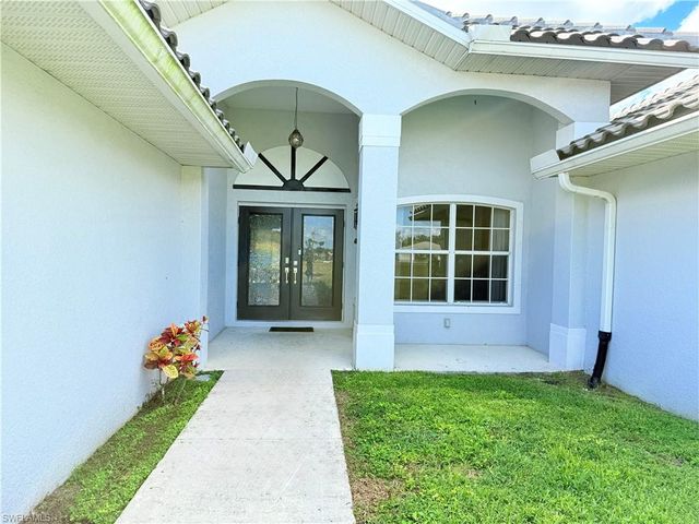 823 SW 10th ST, Cape Coral, FL 33991