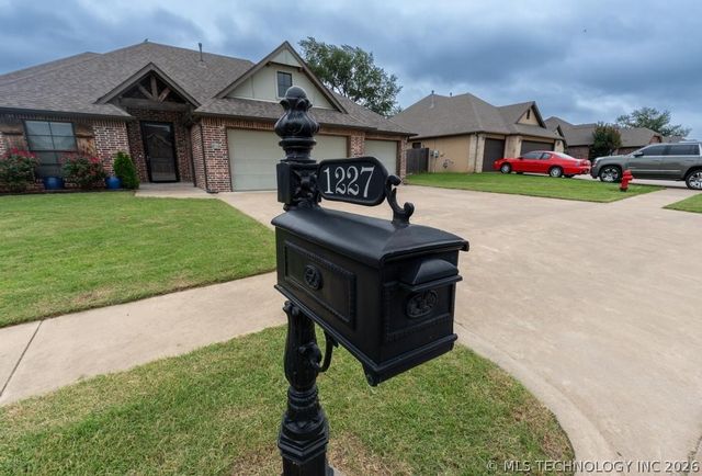 1227 E 133rd Place, Glenpool, OK 74033