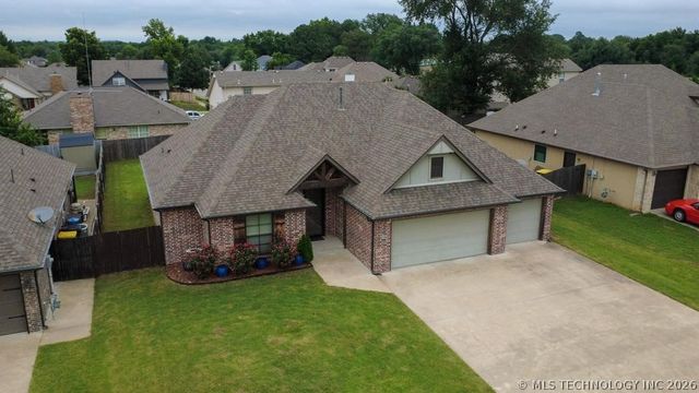 1227 E 133rd Place, Glenpool, OK 74033