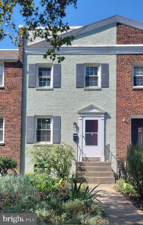 1118 COLONIAL AVE, Alexandria, VA 22314