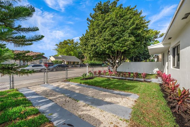 1017 NW 47th St, Miami, FL 33127