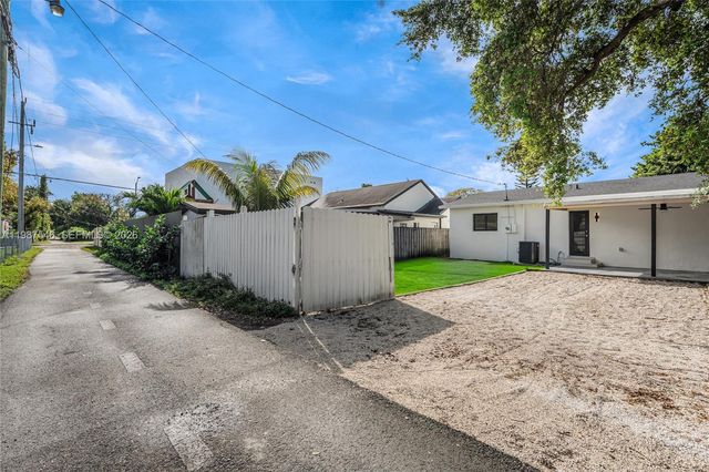 1017 NW 47th St, Miami, FL 33127