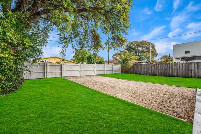 1017 NW 47th St, Miami, FL 33127