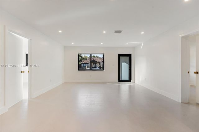 1017 NW 47th St, Miami, FL 33127