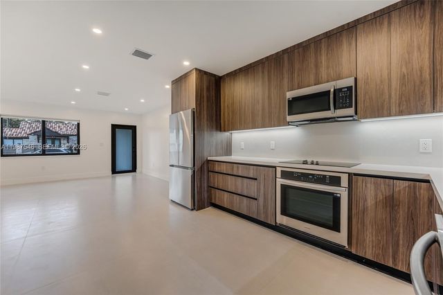 1017 NW 47th St, Miami, FL 33127