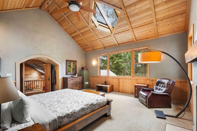 6162 Eureka RD, Sagle, ID 83860