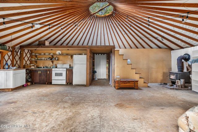 6162 Eureka RD, Sagle, ID 83860