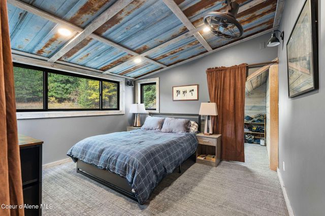 6162 Eureka RD, Sagle, ID 83860
