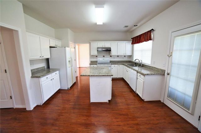 8305 Grenadier Trail, Suwanee, GA 30024