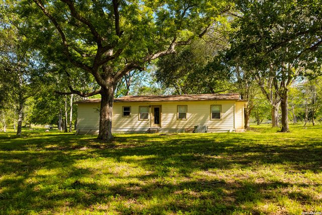 279 FERMIN LN, Seguin, TX 78155