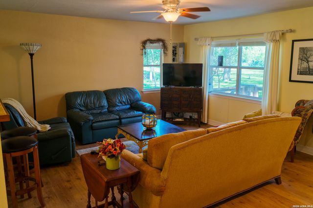 279 FERMIN LN, Seguin, TX 78155