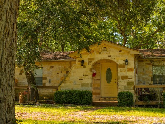 279 FERMIN LN, Seguin, TX 78155
