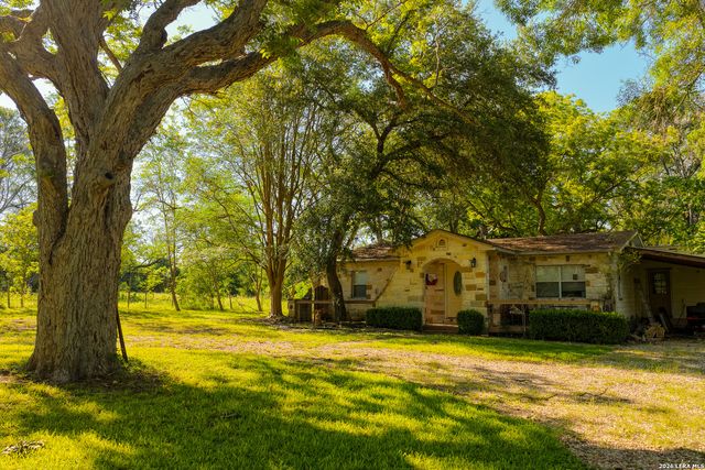 279 FERMIN LN, Seguin, TX 78155