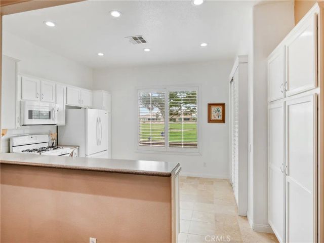 10364 Lakeshore Drive, Apple Valley, CA 92308