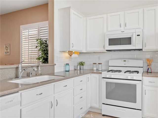 10364 Lakeshore Drive, Apple Valley, CA 92308
