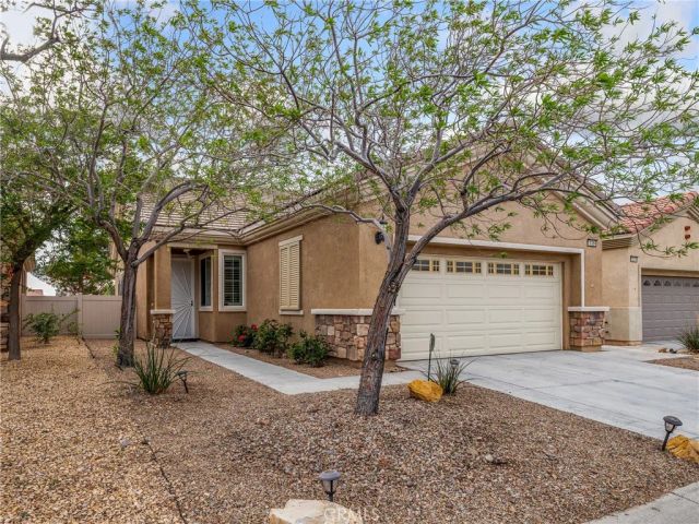 10364 Lakeshore Drive, Apple Valley, CA 92308