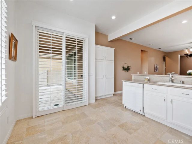 10364 Lakeshore Drive, Apple Valley, CA 92308