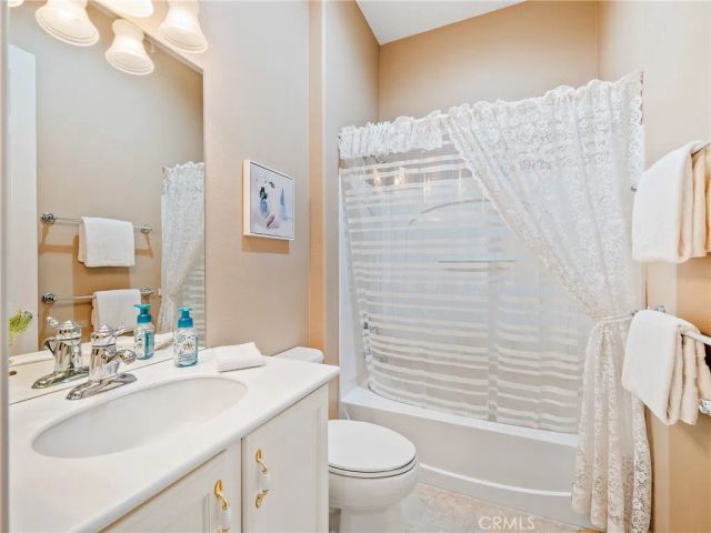 10364 Lakeshore Drive, Apple Valley, CA 92308